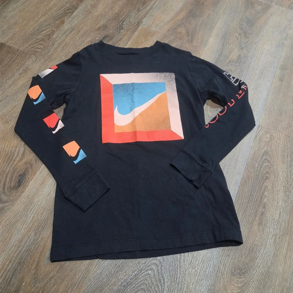 Nike Boys Black Long Sleeve Graphic T-Shirt Box Swoosh Just Do It Size S 8
